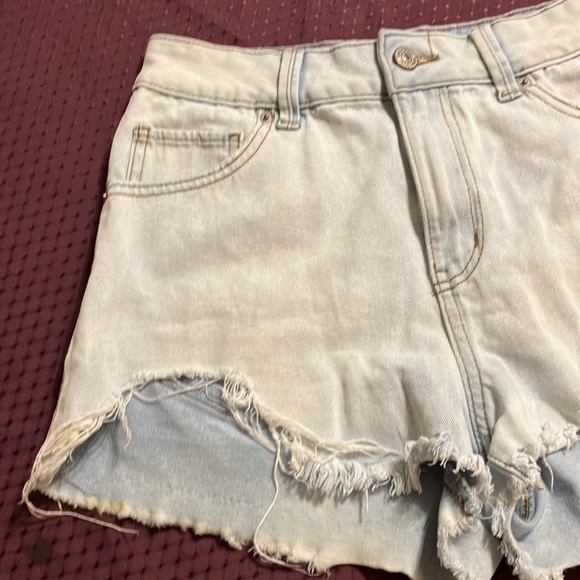 Jean shorts by Rewash size 5   Or 27. Preowned. Destressed, ripped - Picture 2 of 8
